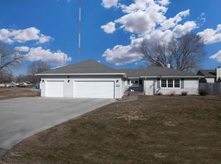 1444 Manitowoc Rd, Menasha, WI 54952