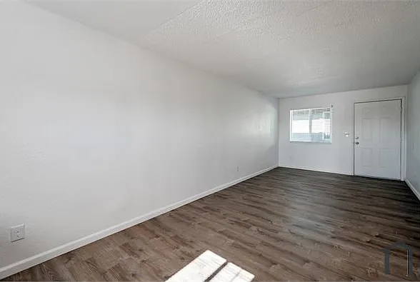 2234 W Hazelwood St #201 — Photo 5