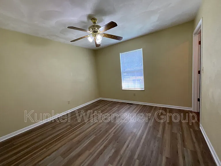 504 Draco Dr — Photo 16