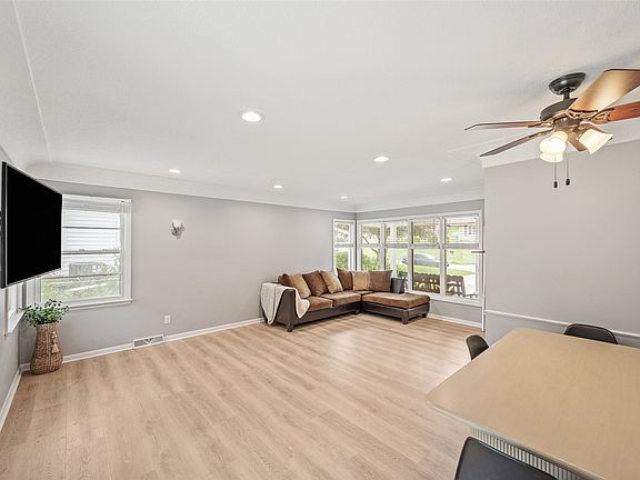 5th image of 6419 Franklin Ave