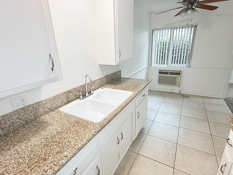 85 N Holliston Ave — Photo 10
