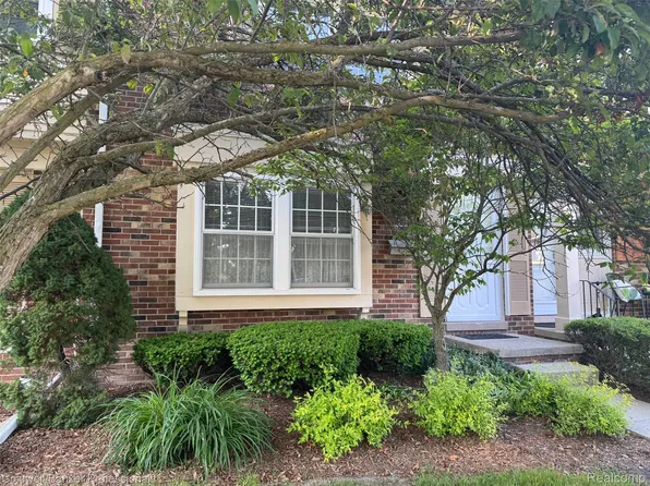 5378 Breeze Hill Pl #32, Troy, MI 48098