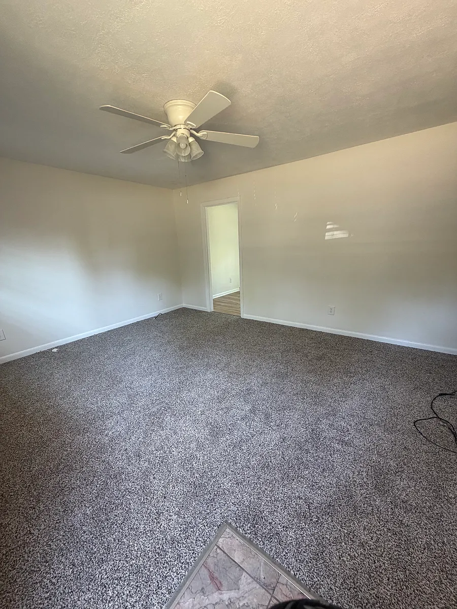 Building Photo - 112 Longwood Ln #B