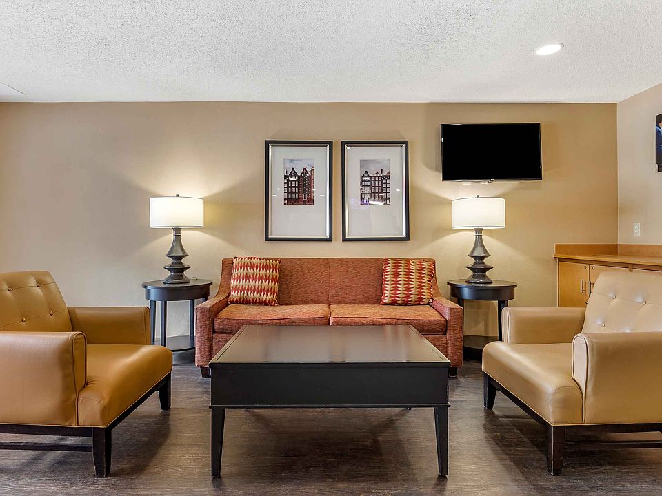 Lobby and Guest Check-in