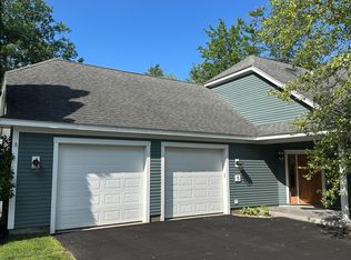 5 Cherrywood Ln #5, Falmouth, ME 04105