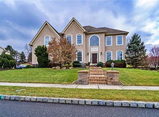 4800 Curly Horse Dr, Center Valley, PA 18034