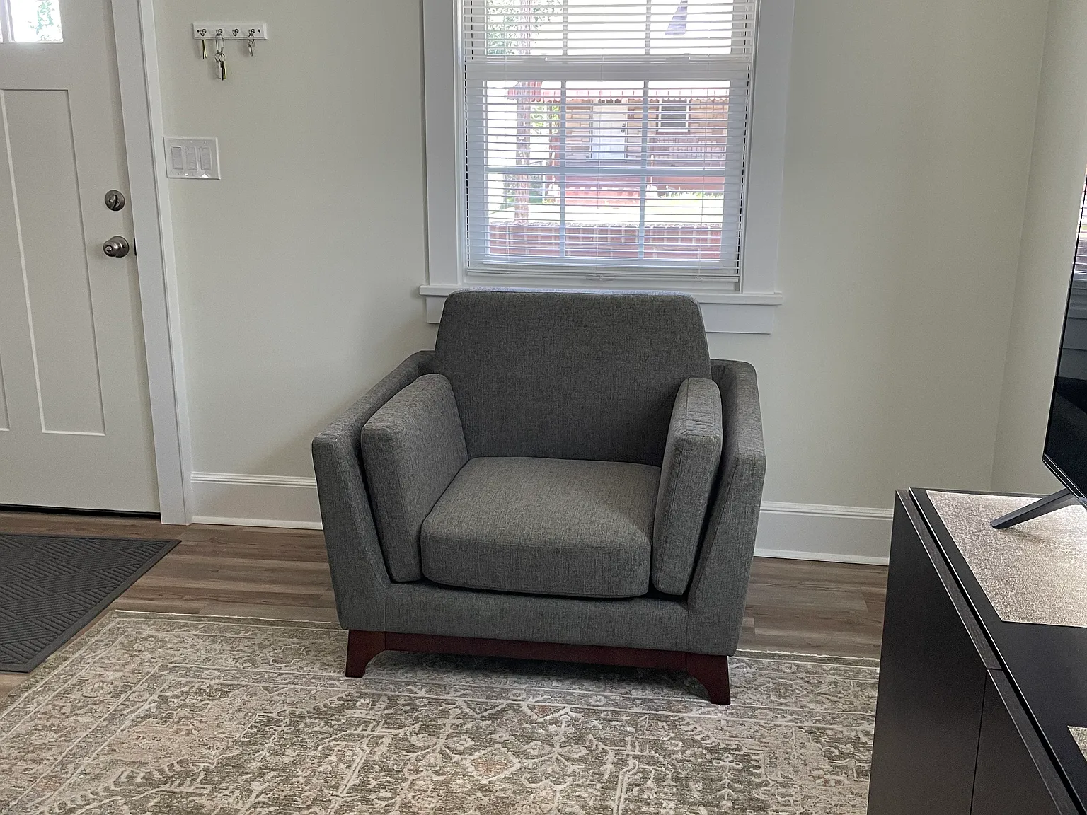 2 bed, 700 sqft, $1,700 — Photo 4