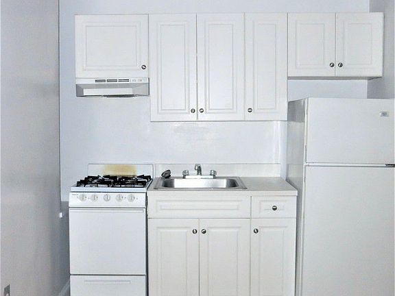 3rd image of 10905 72nd Ave APT 6C