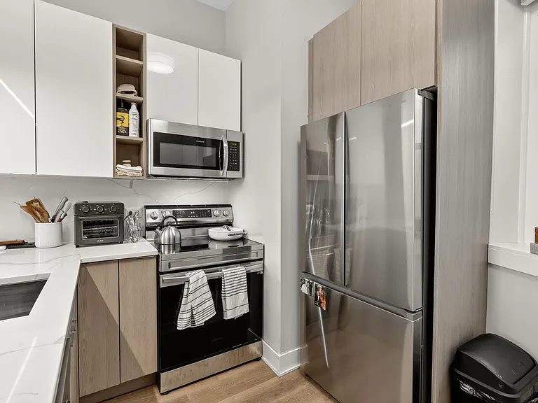 1421 N Dearborn St — Photo 14