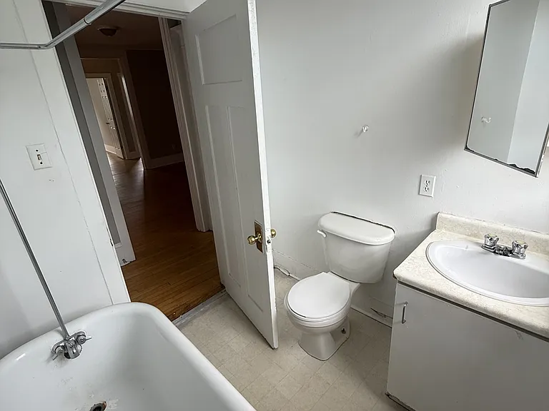 351 Elgin St #B — Photo 22