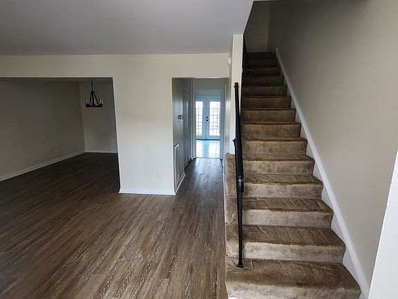 2nd image of 423 Burr Oak Ct