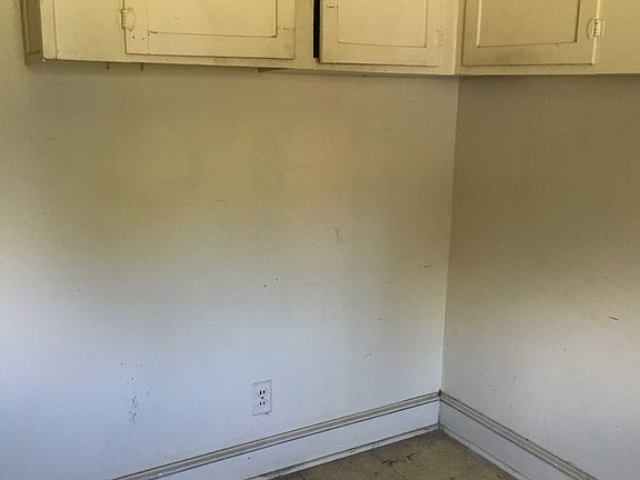 4th image of 919 Sparrow Ave