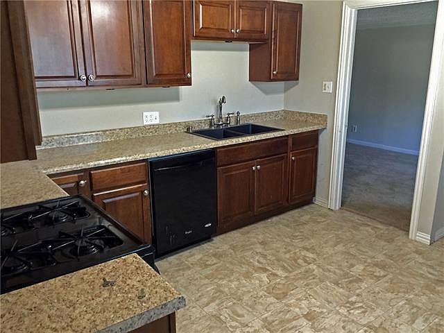 2nd image of 5821 Isbell St