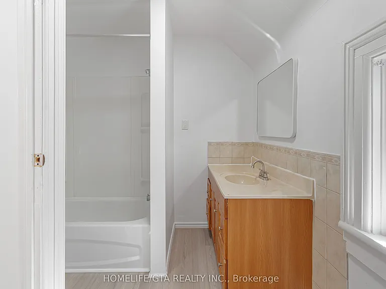 4 Melbourne St W — Photo 18