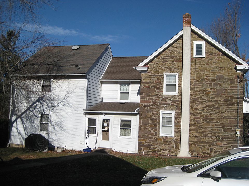 2nd image of 104 Middle Rd