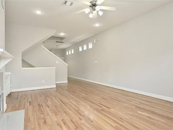 4th image of 3614 Main Plaza Dr
