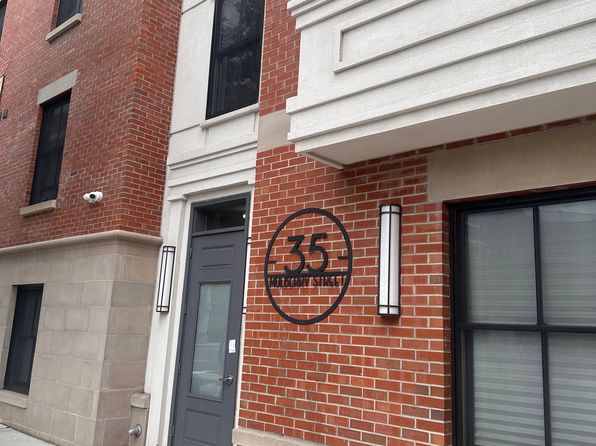 40 E Park St #303