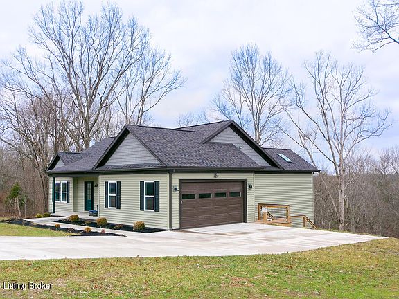 2nd image of 441 Hickory Woods Dr