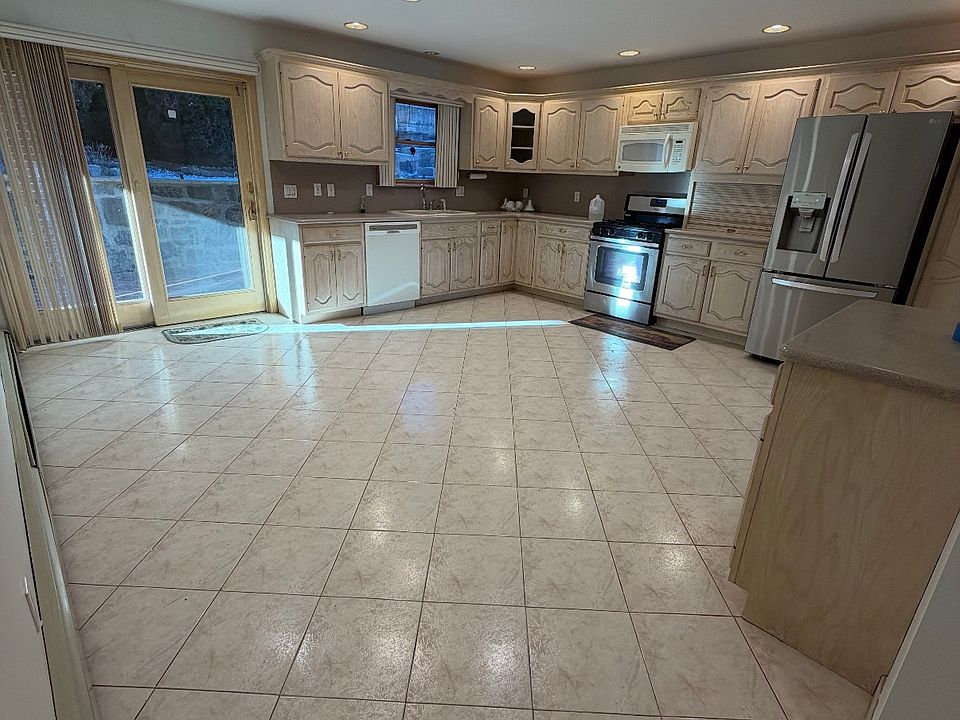 1st image of 125 Mansion Ave Fl 1ST
