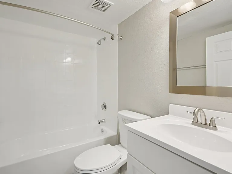 Serenity Lake Apartments — Photo 37