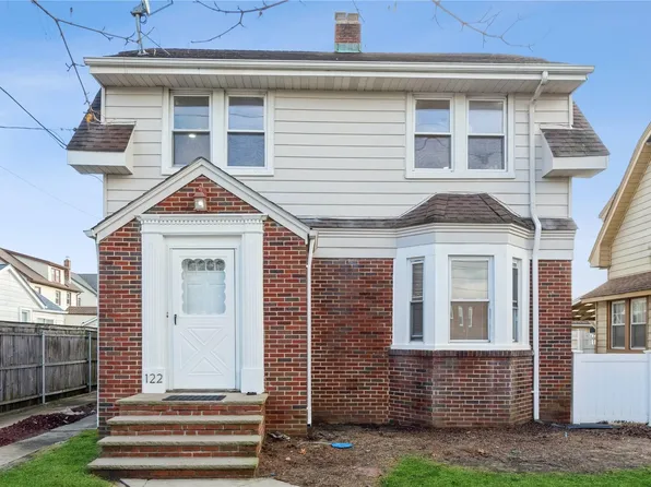122 Rocklyn Avenue, Lynbrook, NY 11563