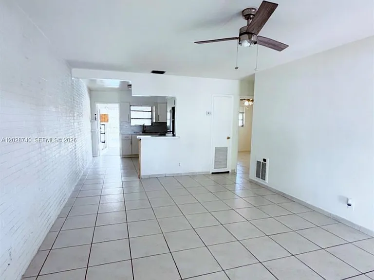 1077 SW 2nd St #2 — Photo 5