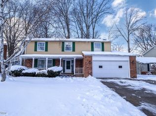4070 Fielding Dr, North Olmsted, OH