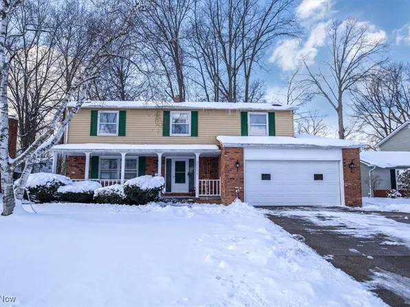 4070 Fielding Dr, North Olmsted, OH 44070