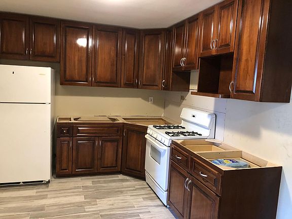 3rd image of 11428 Lefferts Blvd