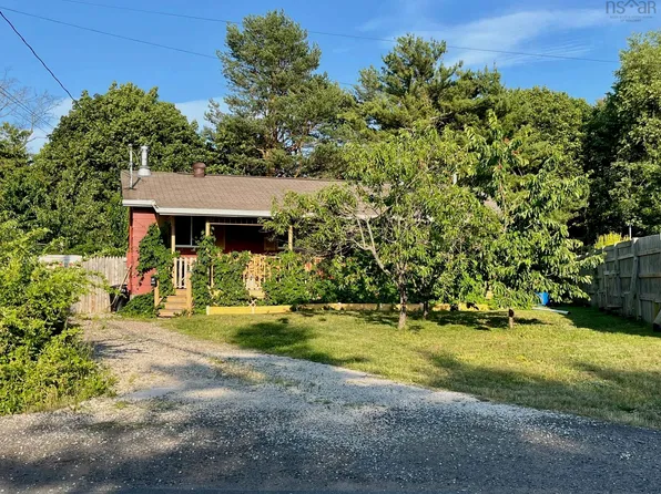 35 Colonial Cres, New Minas, NS B4N 4M6