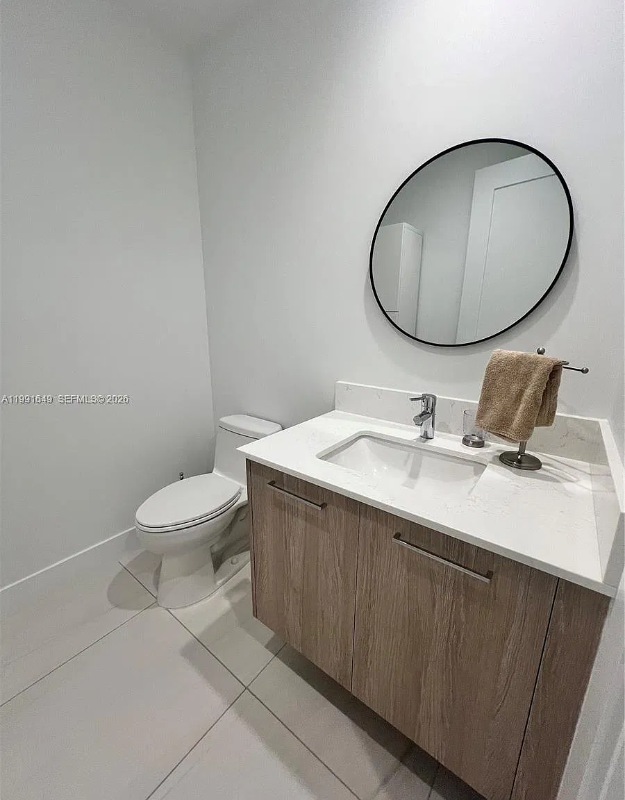 2 bed, 1372 sqft, $9,995 — Photo 2