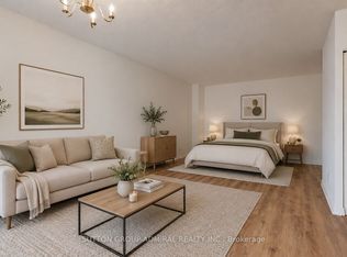 736 Bay St #2507, Toronto, ON M5G2M4