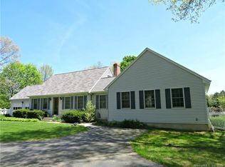 4 Moxley Rd, Uncasville, CT 06382