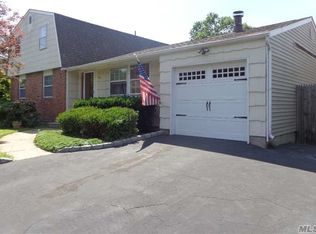 66 Hooper St, Port Jefferson Station, NY 11776