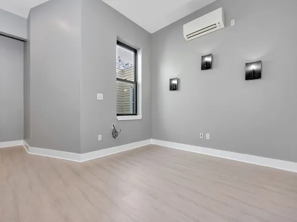 72-55 60 Lane image 18 of 28