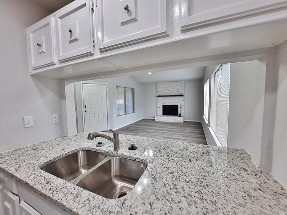 4th image of 4609 Riverpark Dr