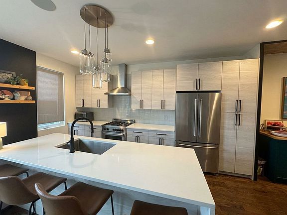 4th image of 3019 N Christiana Ave