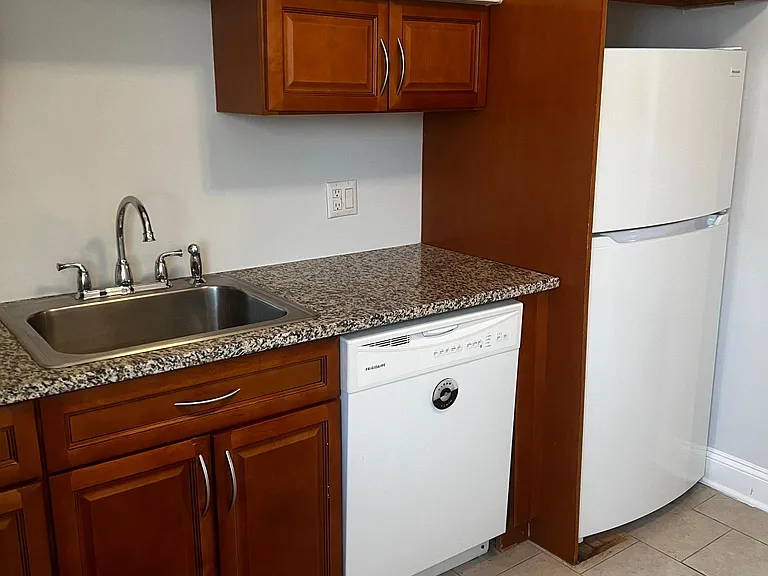 905 Grand Ave #4 — Photo 9