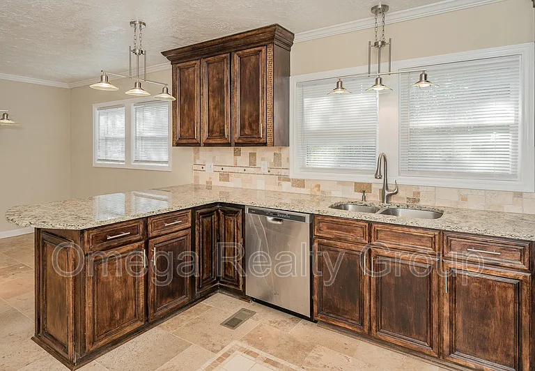 1808 Wilson Dr — Photo 14
