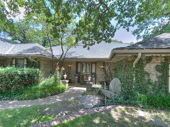 2nd image of 2004 N Rollingridge Ave
