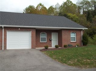 201 Adia Ln, New Kensington, PA 15068