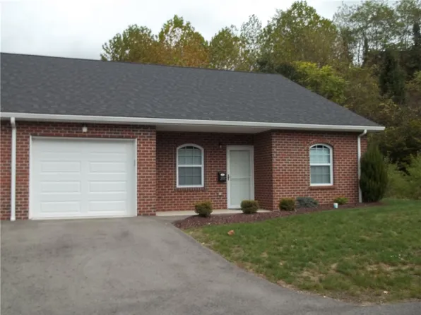201 Adia Ln, New Kensington, PA 15068