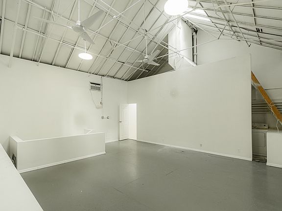 3rd image of 20 Murray St #5