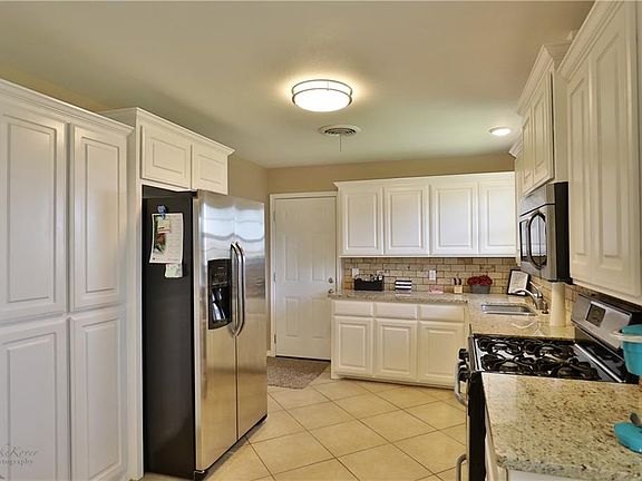3rd image of 2718 Robertson Dr