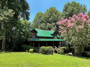 867 Merck Rd, Cleveland, GA 30528