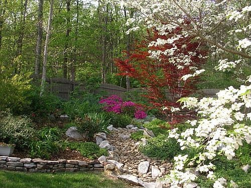 4th image of 2111 Honey Locust Ln SE