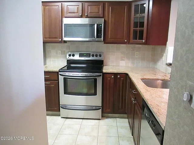 32 Center Ave #14 — Photo 5