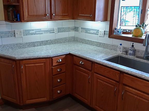 Quartz countertops & tile 