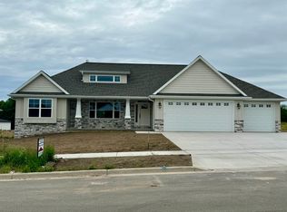 1793 Arbor Gate Ln, Green Bay, WI 54311