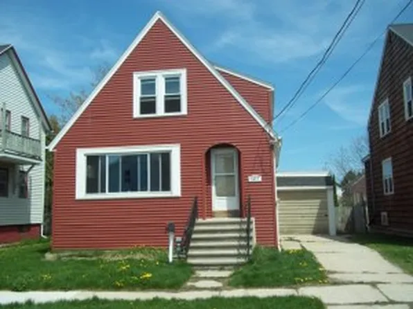 1917 Madison St, Two Rivers, WI 54241